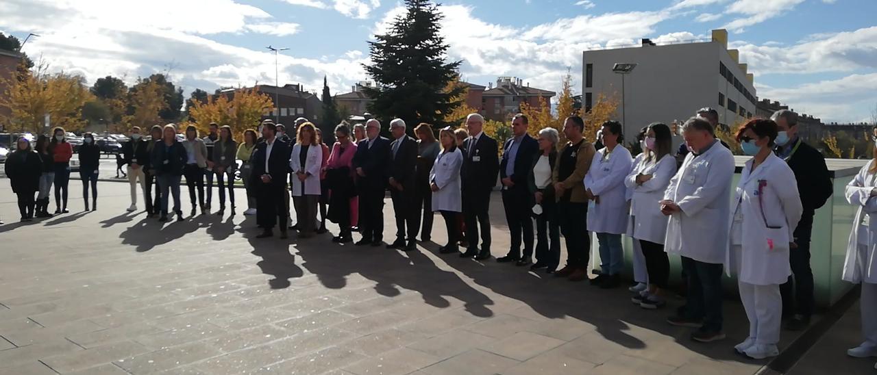 Concentració pel 25-N amb el conseller de Salut davant de l&#039;Hospital Sant Joan de Déu de Manresa