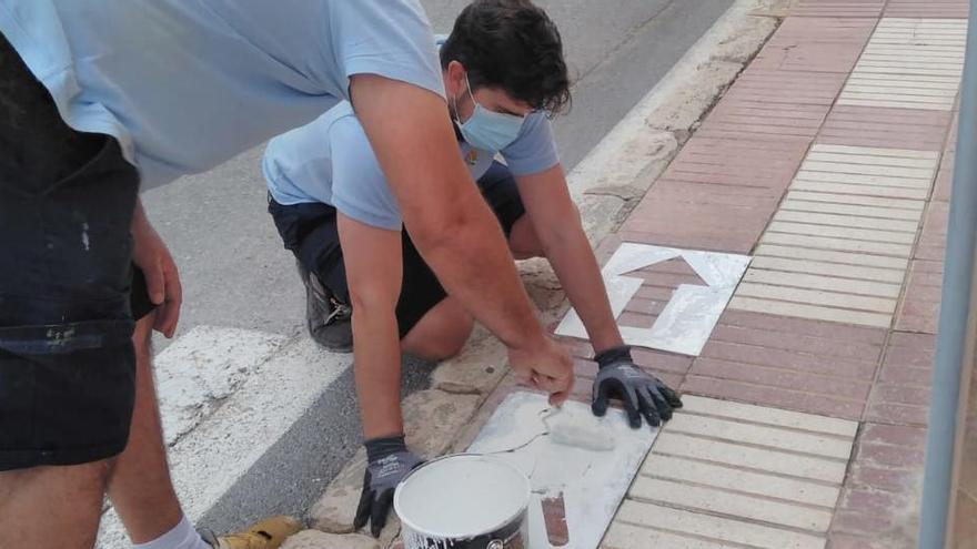 El Campello finaliza la primera fase de señalización de las calles para peatones