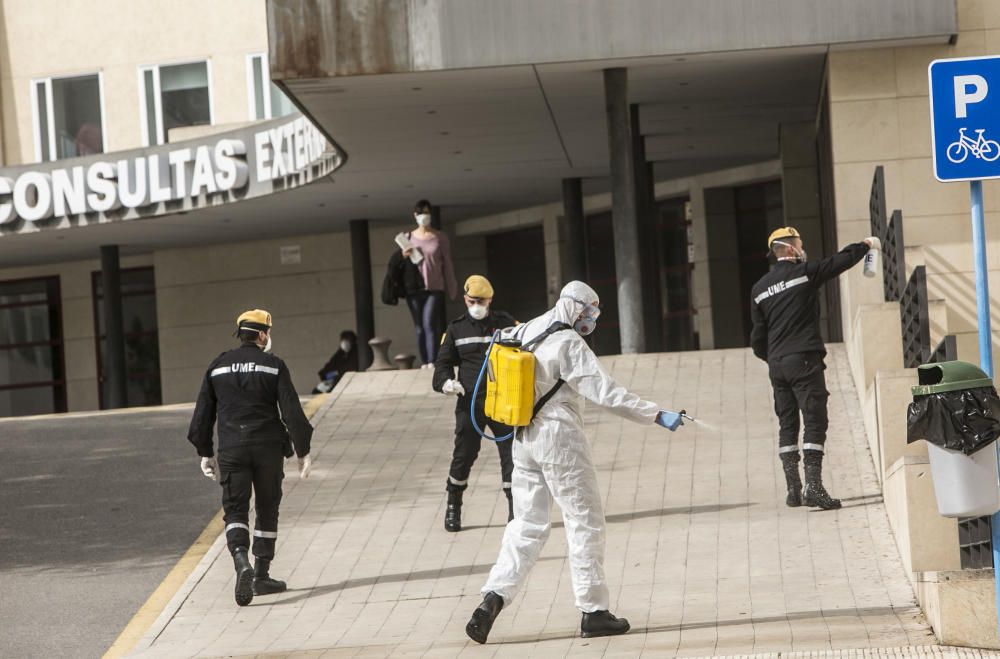 Trabajos de la UME en la Estacion de Renfe, Luceros y Hospital General de Alicante