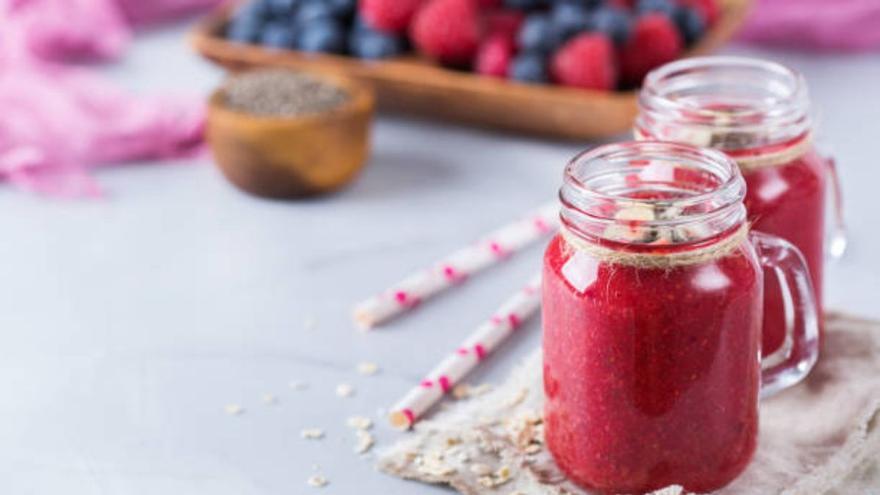 El batido de proteínas más recomendado para desayunar que adelgaza y quema grasas muy rápido: así se prepara