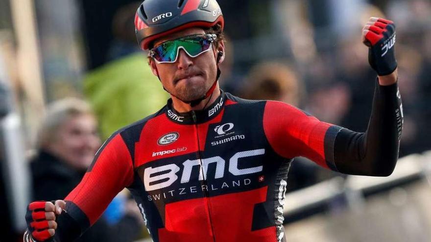 Greg Van Avermaet celebra su victoria en la Omloop Het Nieuwsblad. // Laurent Dubrulle