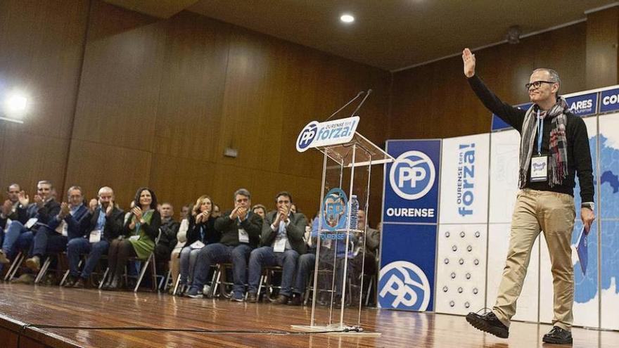 Jesús Vázquez asume la presidencia del PP local con el reto de &quot;devolver&quot; a Ourense &quot;la luz perdida&quot;
