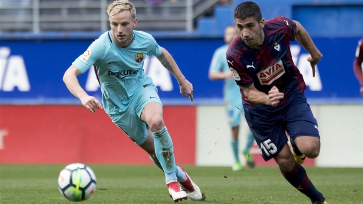 Cote, en una imagen de archivo junto a Rakitic