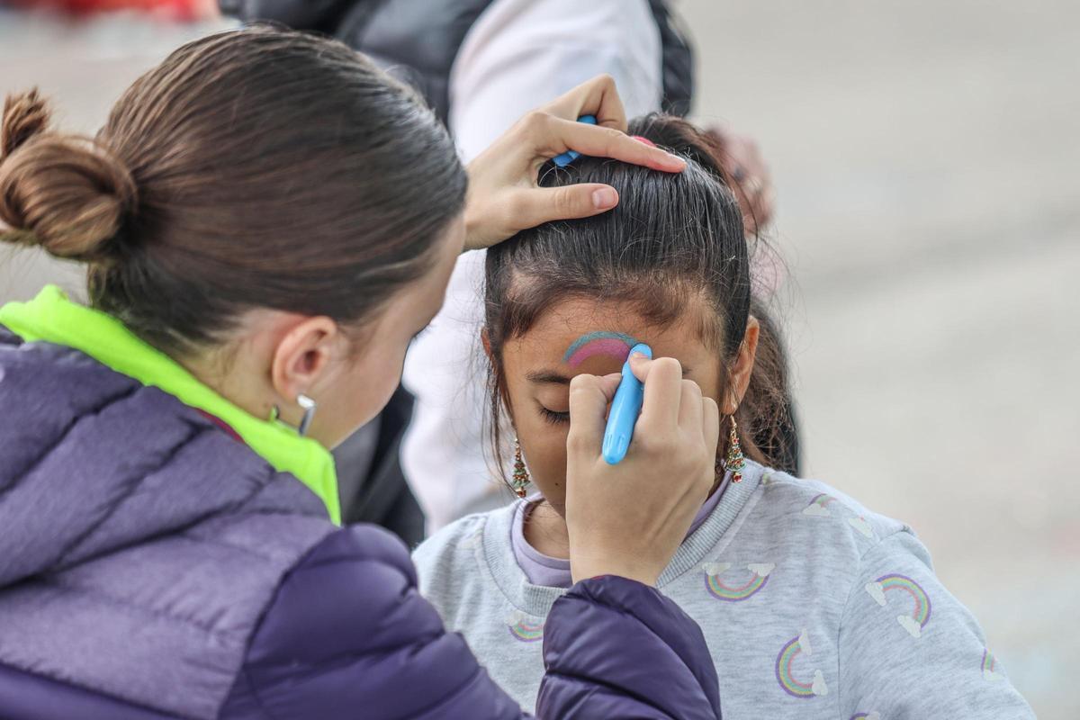 Las actividades para los más pequeños, como pintacaras, también estuvieron presentes durante todo el día Las actividades para los más pequeños, como pintacaras, también estuvieron presentes durante todo el día