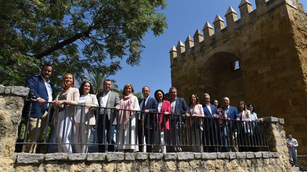 El candidato socialista Juan Espadas, con la lista del PSOE por Córdoba a las elecciones andaluzas.