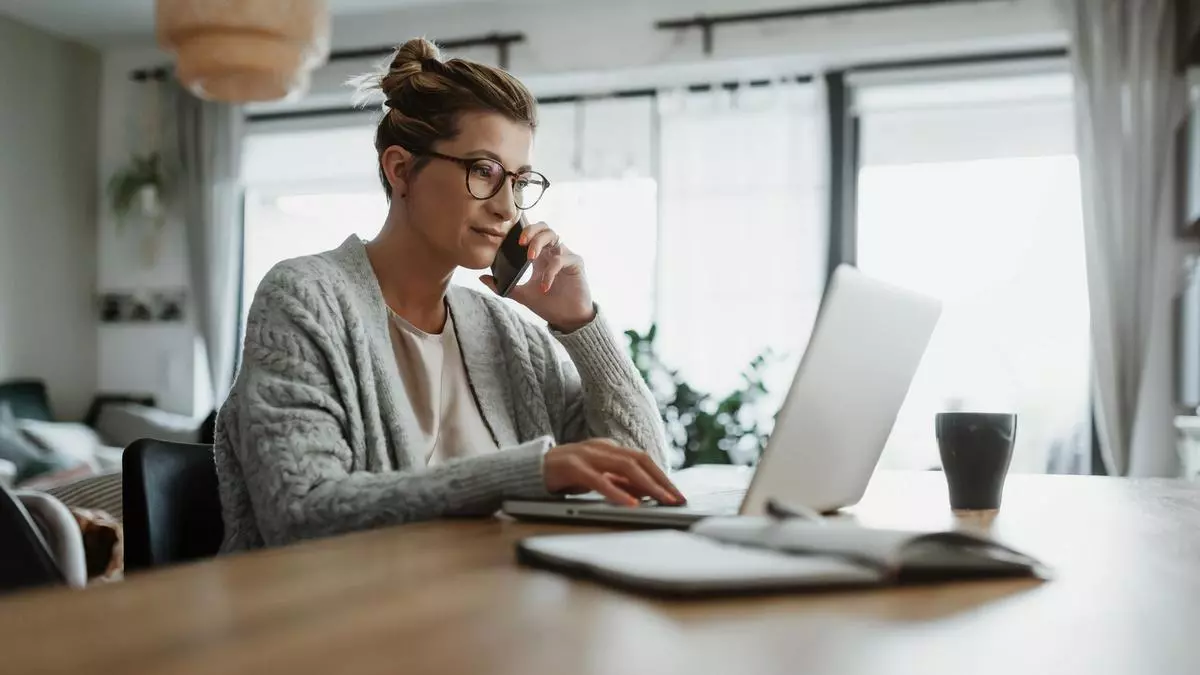 Teletrabajo al 100 % por ley: el truco legal que muchas empresas no quieren que sepas