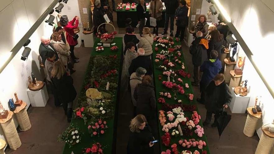 Una capilla llena de camelias en Sada