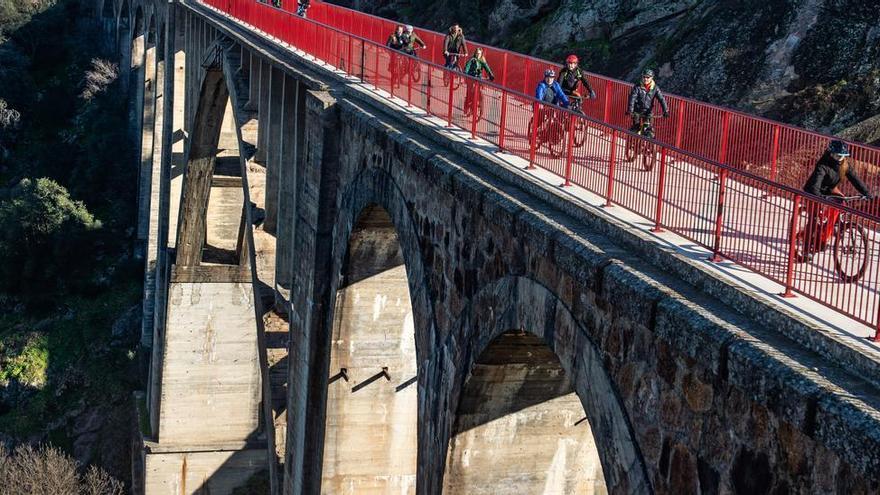 Una pasarela sobre la N-630 unirá el monte Valcorchero con la vía verde de Plasencia