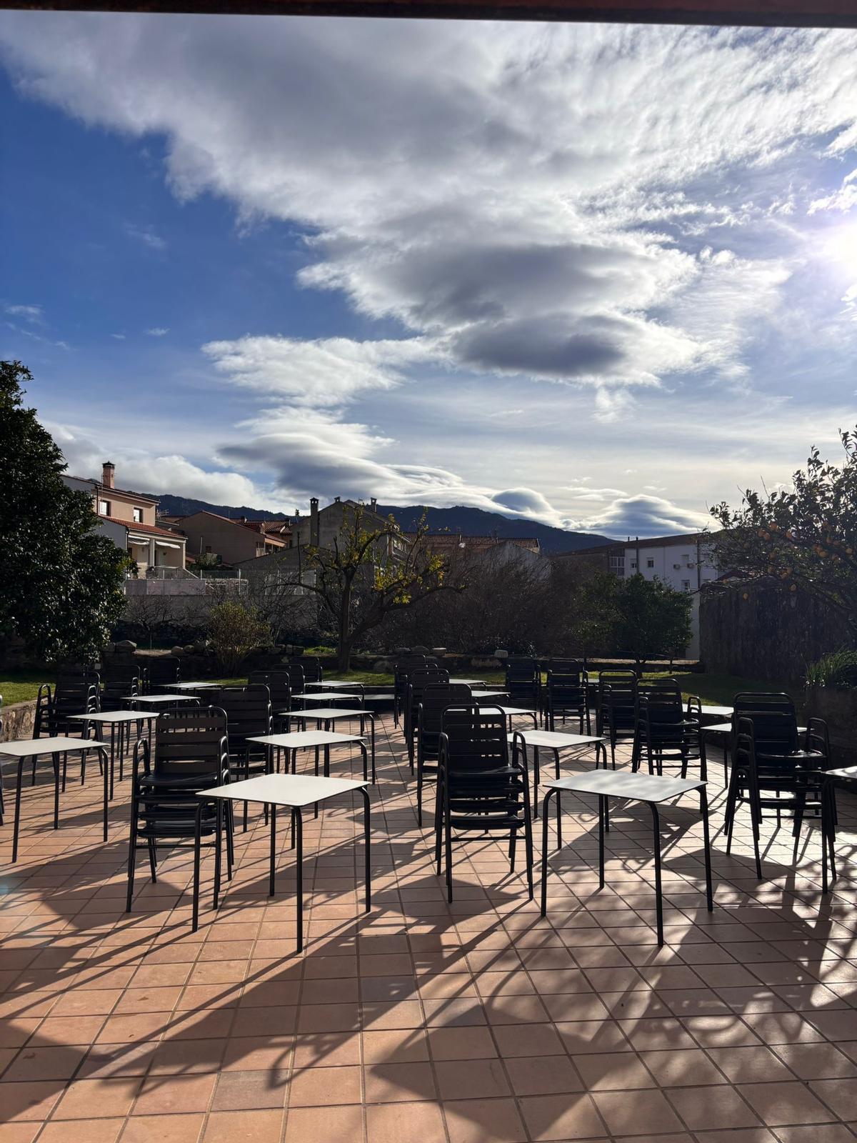 Valverde del Fresno estrena 'El Terraza', un local versátil para disfrutar todo el día