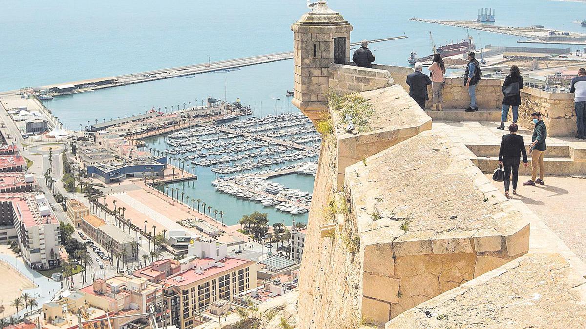 Alicante es una tierra de contrastes con una riqueza cultural incomparable.