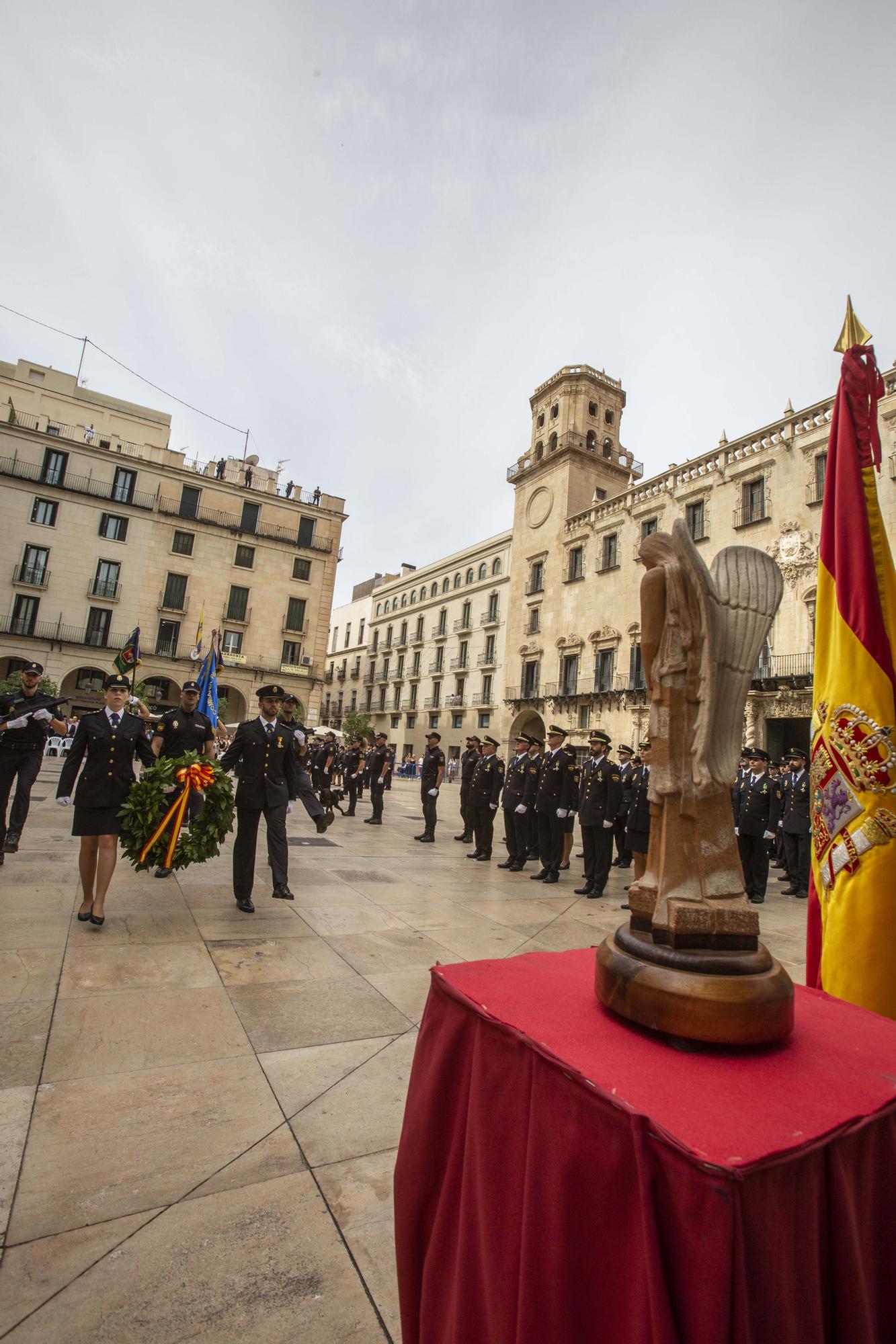 Actos de celebración del Patrón de la Policía Nacional en Alicante.