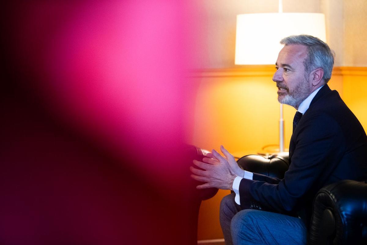 El presidente del Gobierno de Aragón en su despacho.
