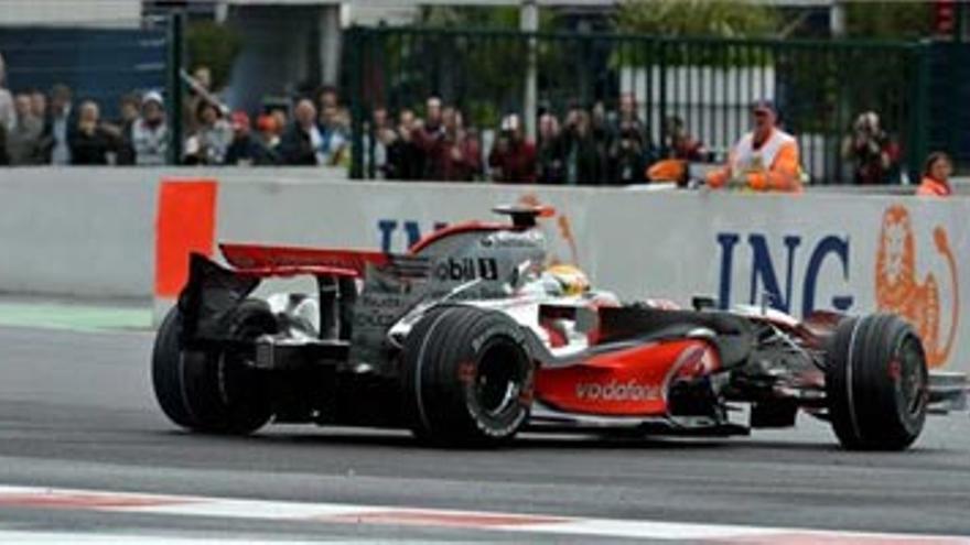 Alonso roza el podio en una espectacular carrera