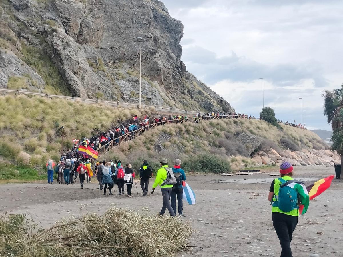 Marcha en recuerdo de la Desbandá, en febrero de este año, por el Peñón del Cuervo.