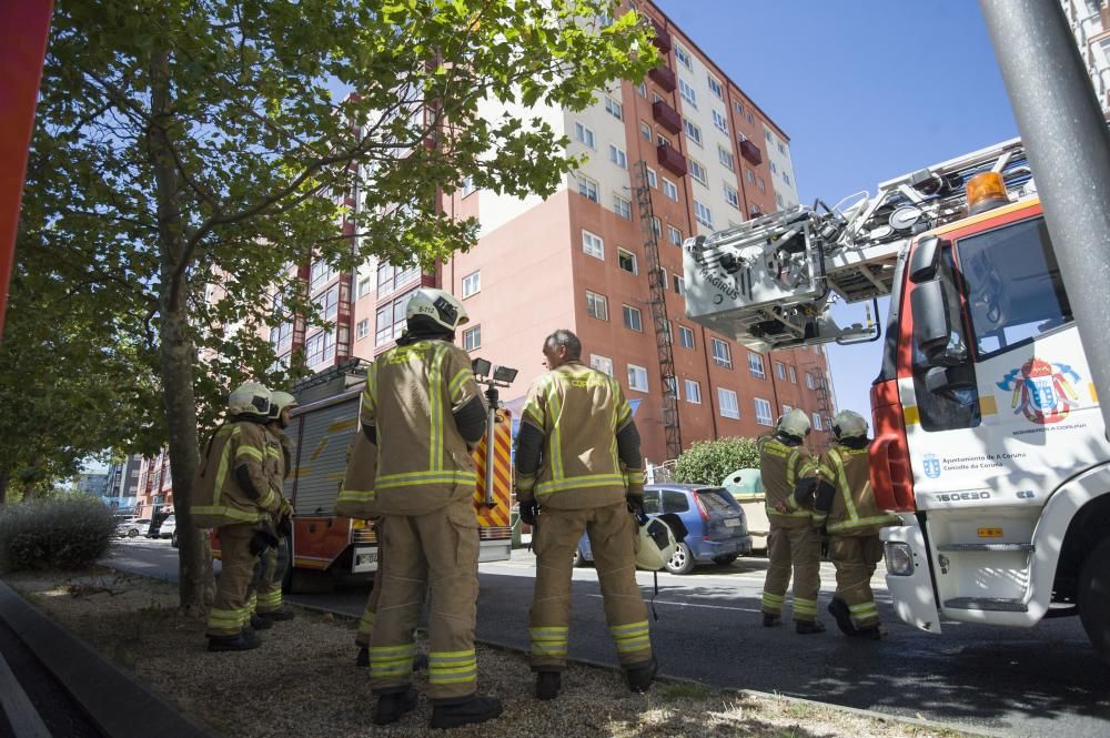 Todos los bomberos y la Policía Local han acudido al lugar de los hechos.