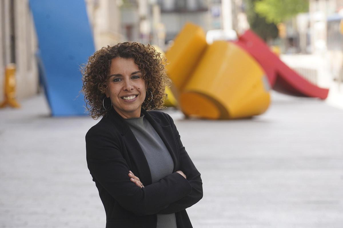 Laia Cañigueral, davant la seu de la Generalitat a Girona.