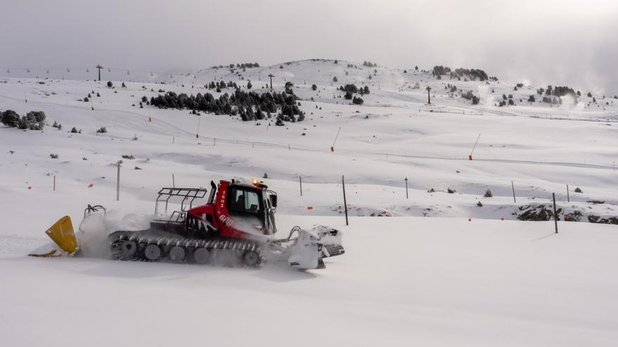 Màquines trepitjaneu, a Baqueira Beret.