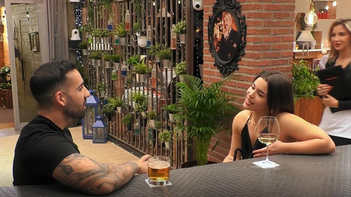 Miquel y Carla se conocen en 'First dates'.