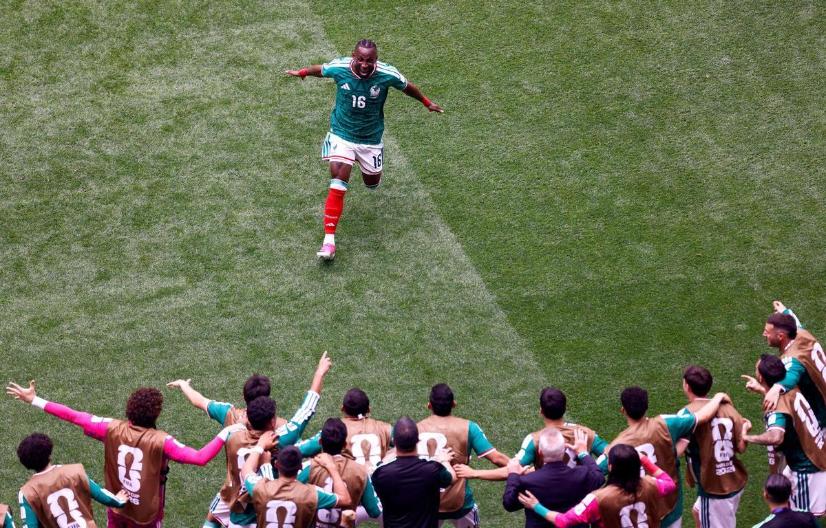 México sueña en grande ante Sudáfrica en un partido inaugural con tres expulsiones