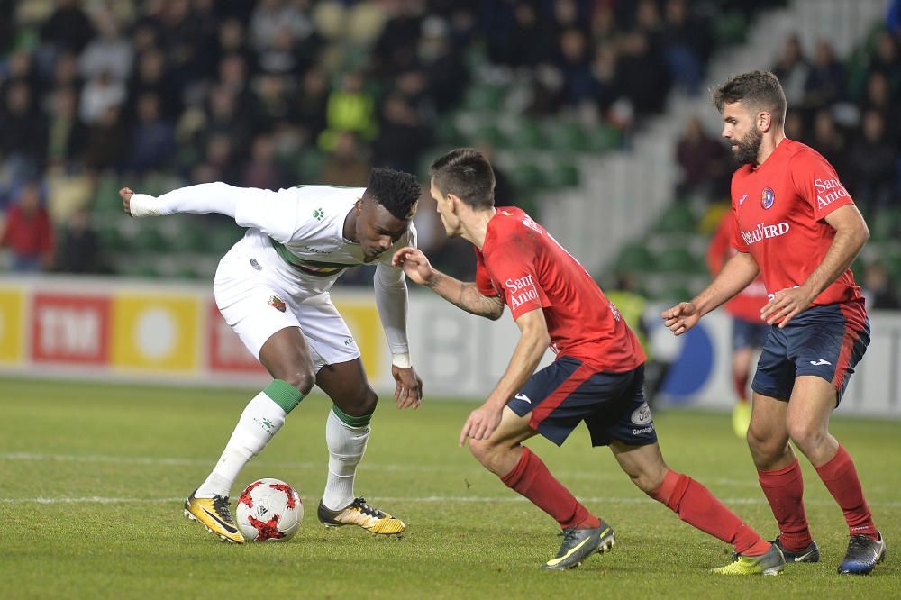 El Elche gana al Olot pidiendo la hora (2-1)