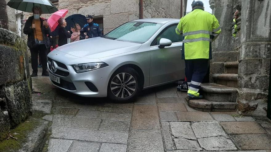 Coche atascado en Combarro