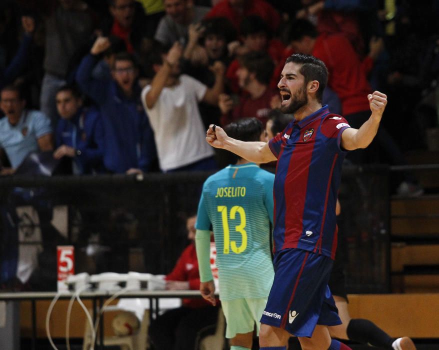 Las mejores imágenes de la victoria del Levante Fútbol Sala en Copa frente al Barça