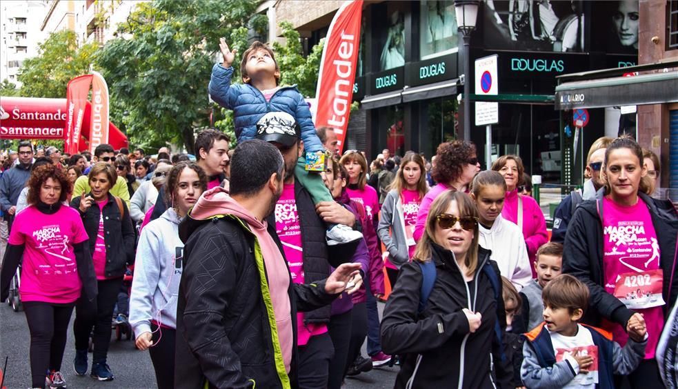 Las imágenes de la marcha y la carrera rosa de Cáceres