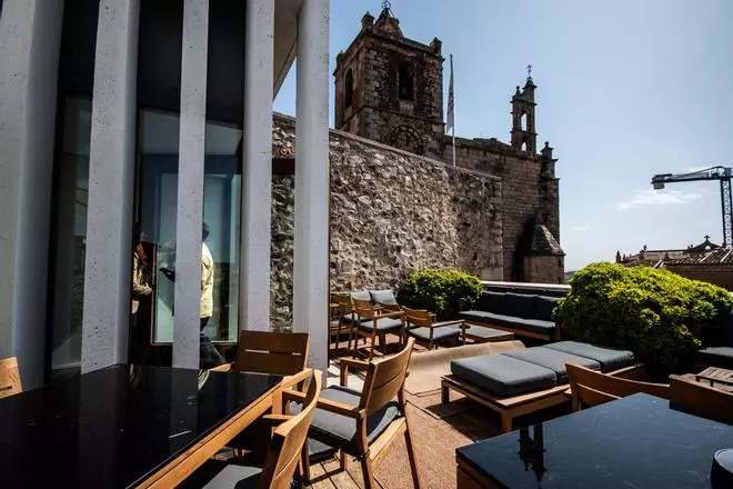 Fotogalería | Un recorrido por los rincones del edificio de Atrio, una joya contemporánea en el corazón monumental de Cáceres