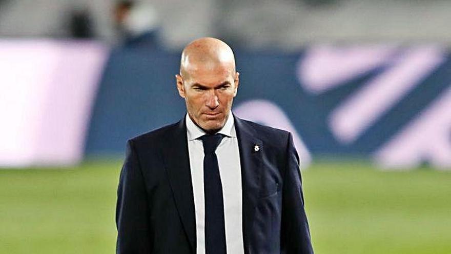 Zidane, pensativo en Valdebebas.