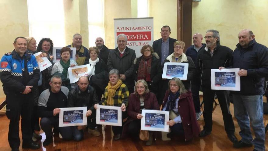 Participantes, ayer, en la presentación de la cabalgata.