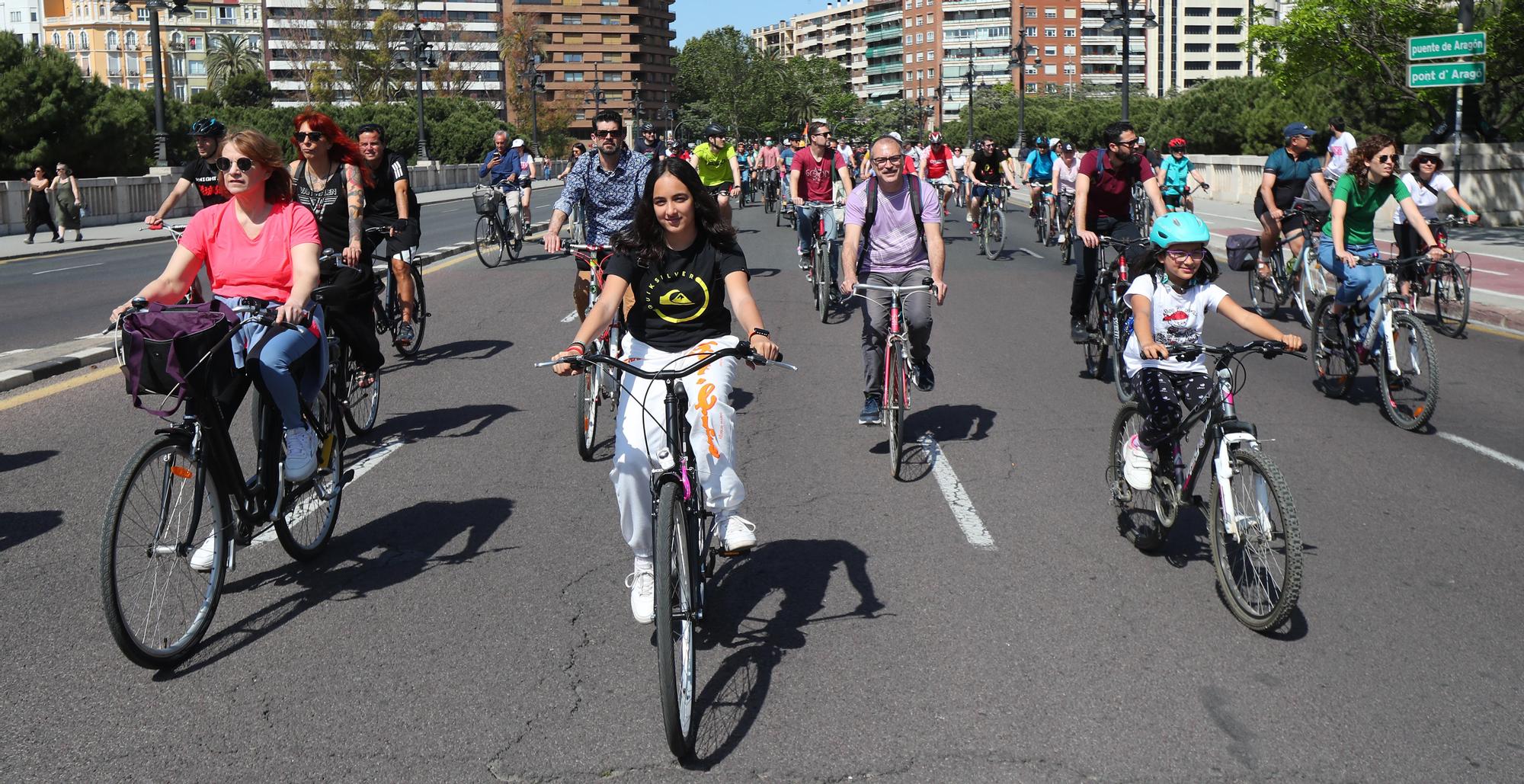 Búscate en la València Bike Parade