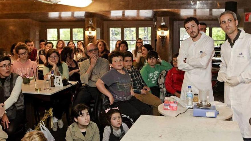 El &quot;Pint of science&quot; cierra con otro lleno en el Dindurra