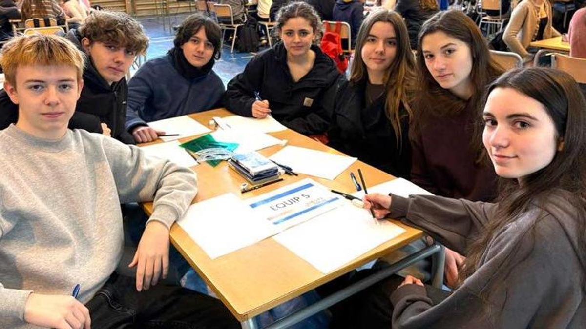 L'equip junior del Centre Educatiu Gençana de Godella que competirà en la final de la Copa Cangur el pròxim 5 de maig.