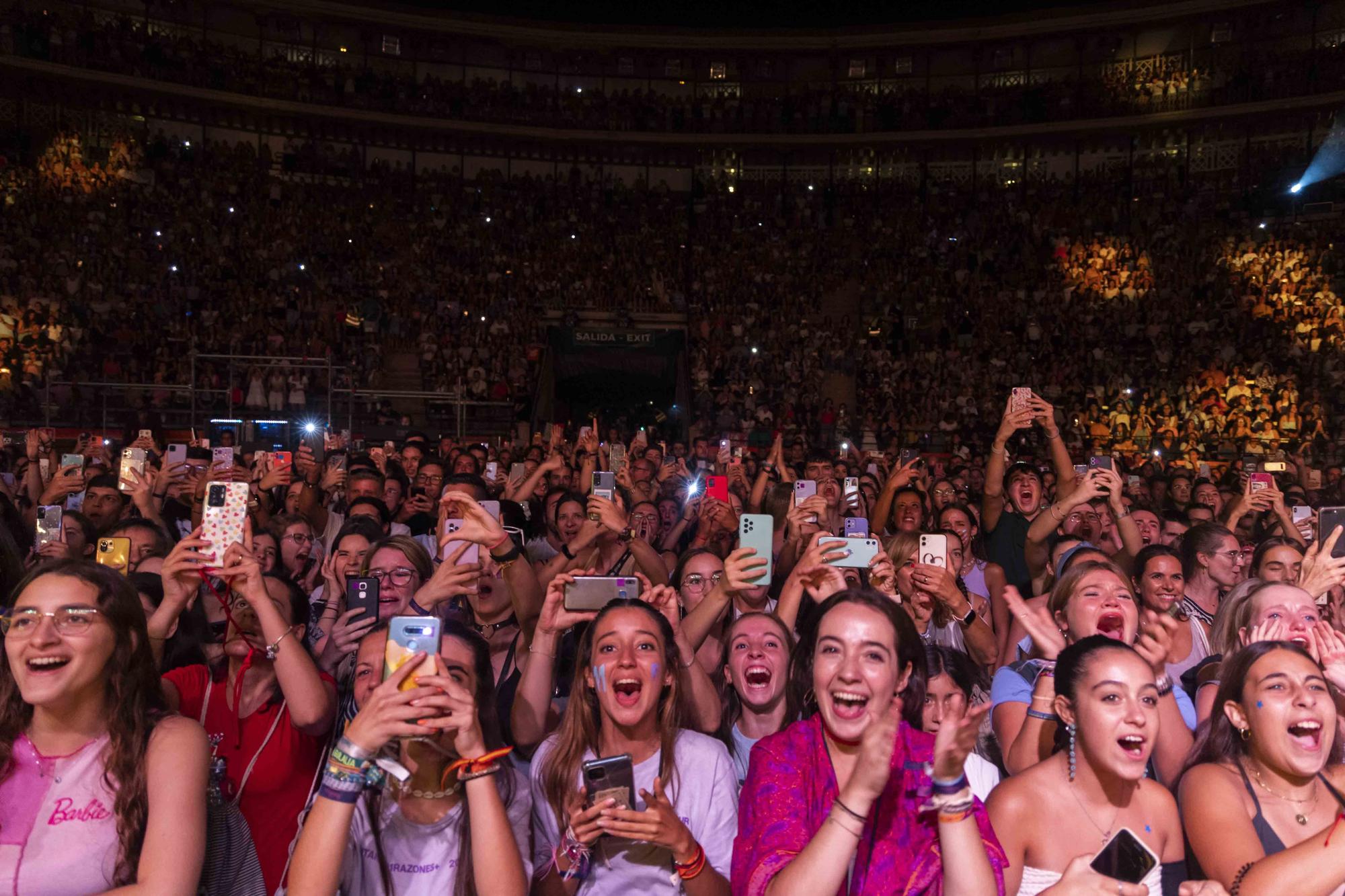 Aitana llena la plaza de toros de València