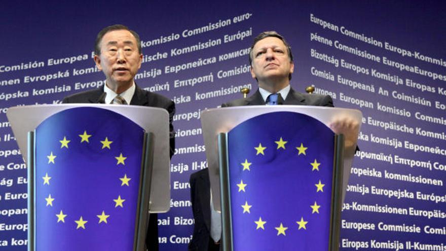 El presidente de la Comisión Europea, Jose Manuel Durao Barroso y el secretario general de Naciones Unidas, Ban Ki-moon, intervienen en la rueda de prensa celebrada antes de la Conferencia de Donantes para Somalia