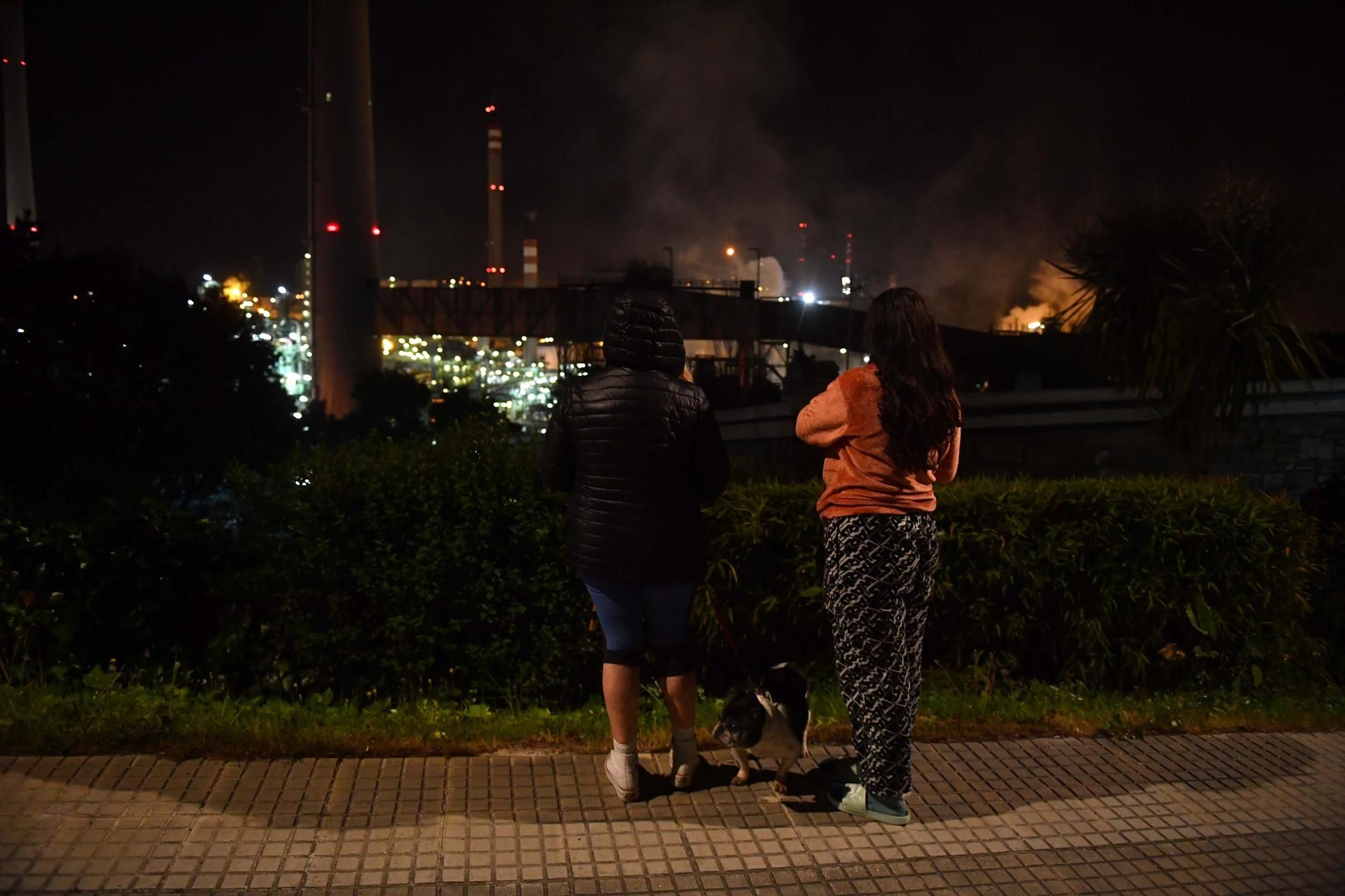 Fuego en la refinería de A Coruña