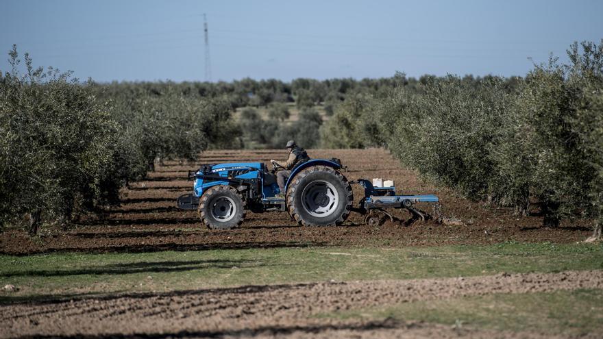 Muere un hombre atrapado por un tractor en Monterrubio