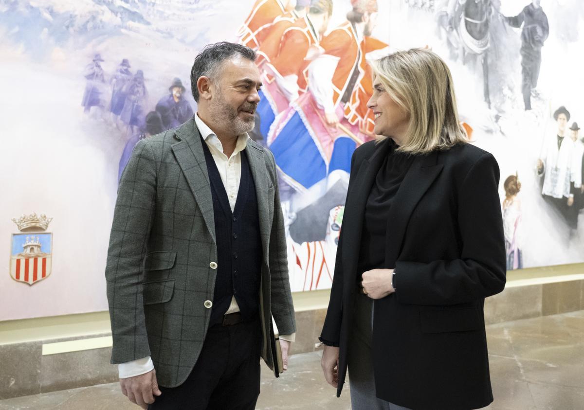 Díez y Barrachina, en el encuentro mantenido este lunes en les Aules.