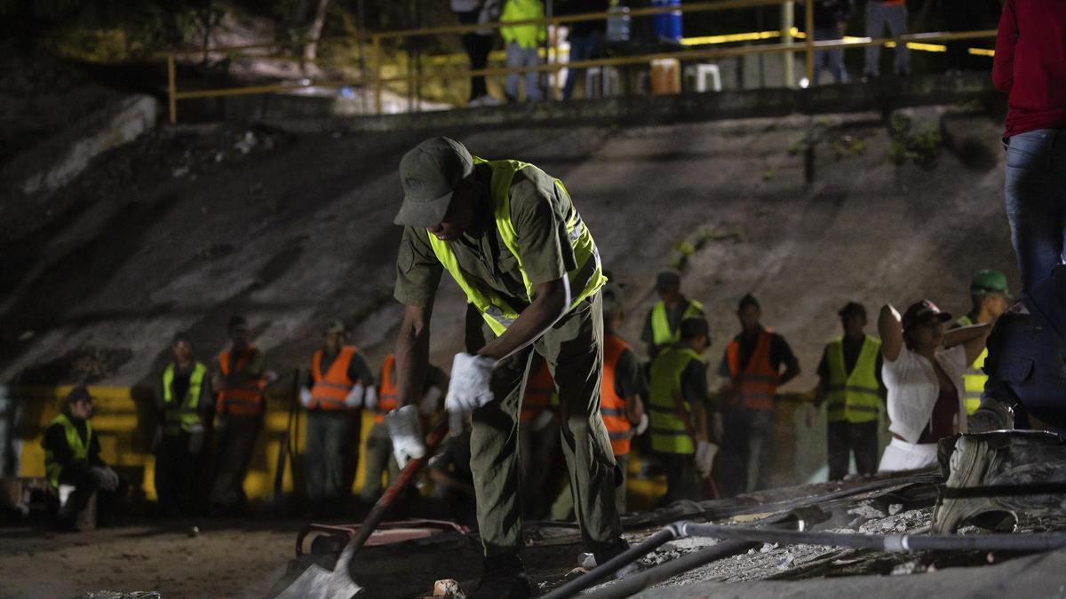 Labores de rescate tras los terremotos.