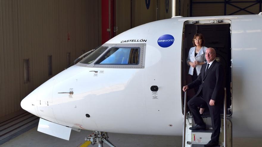 El aeropuerto de Castellón y Air Nostrum bautizan un avión como &#039;Castellón&#039; para promocionar la ruta a Sevilla