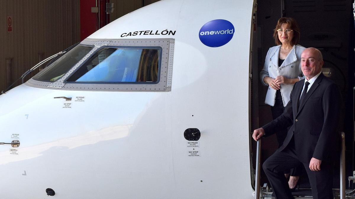 El aeropuerto de Castellón y Air Nostrum &#039;bautizan&#039; un avión con &#039;Castellón&#039; para promocionar la ruta a Sevilla