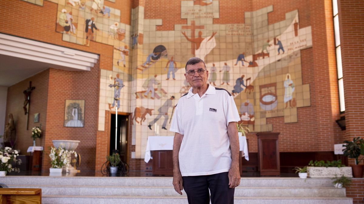 El cura Miguel Ángel González, más de 30 años en el barrio de Aldea Moret.