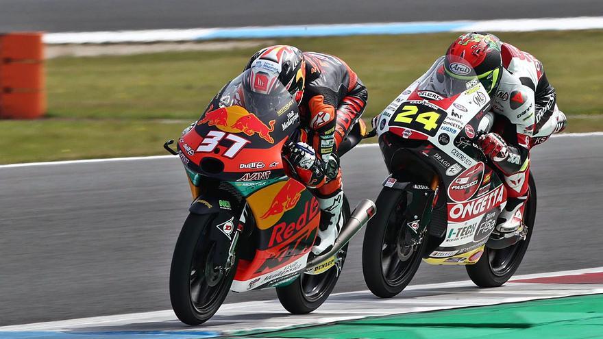 El mazarronero Pedro Acosta, ayer, durante un momento de la carrera en Assen en la que finalizó cuarto.  | PRENSA REDBULL KTM