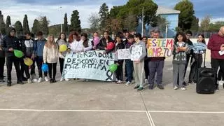 Concentraciones escolares en Sagunt contra el asesinato machista y en apoyo a la menor herida