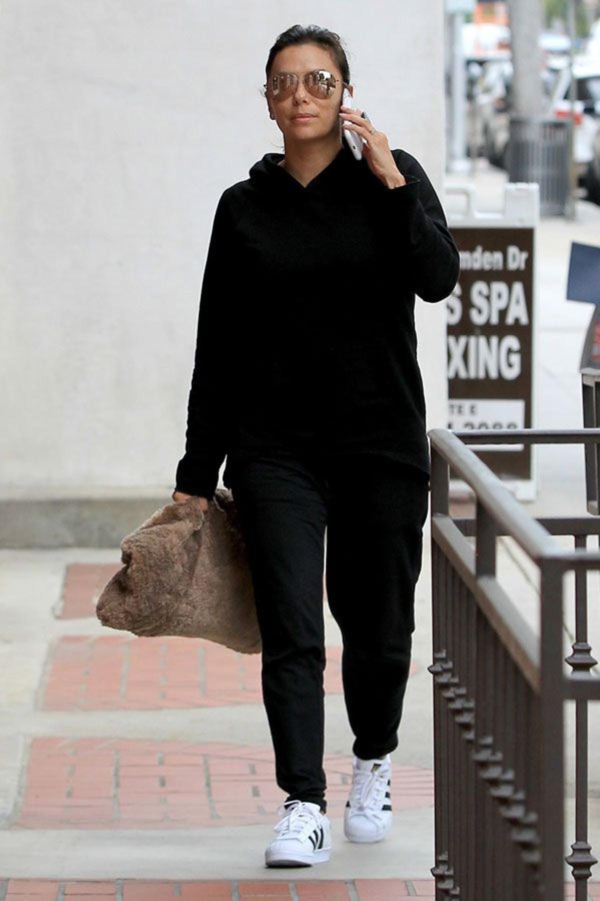 Eva Longoria, de pase con chandal negro