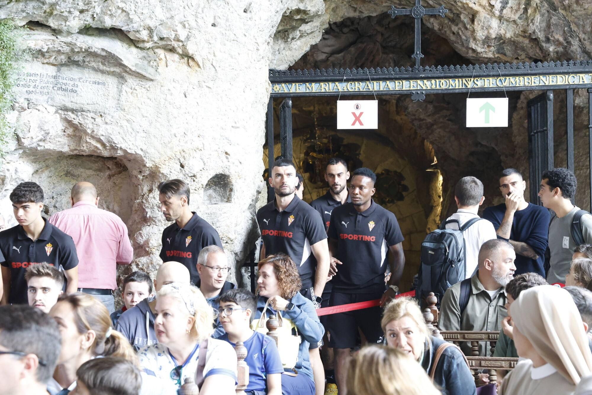 EN IMÁGENES: Visita del Sporting a La Santina en Covadonga