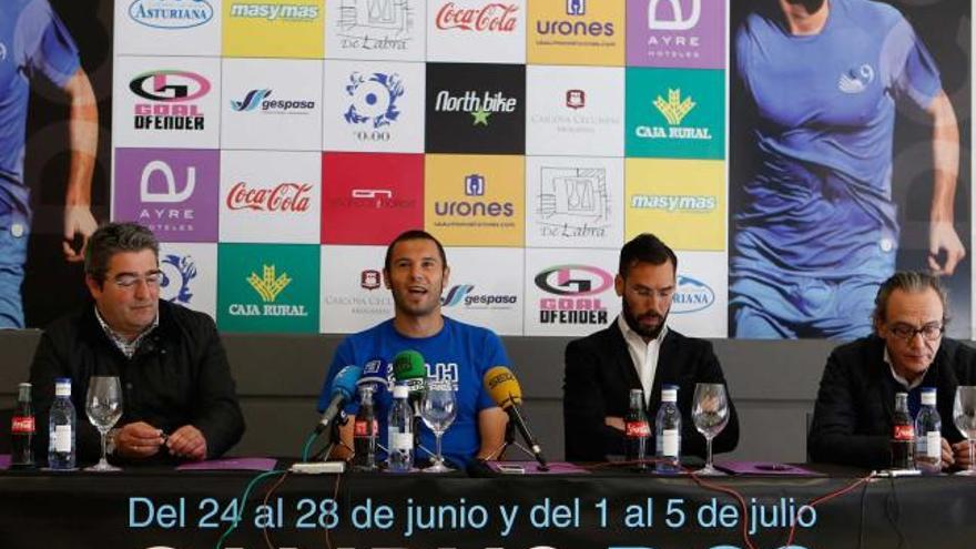 De izquierda a derecha, Ramón Gamonal, Cervero, Pablo Lence y Toni Fidalgo, en la presentación del campus.