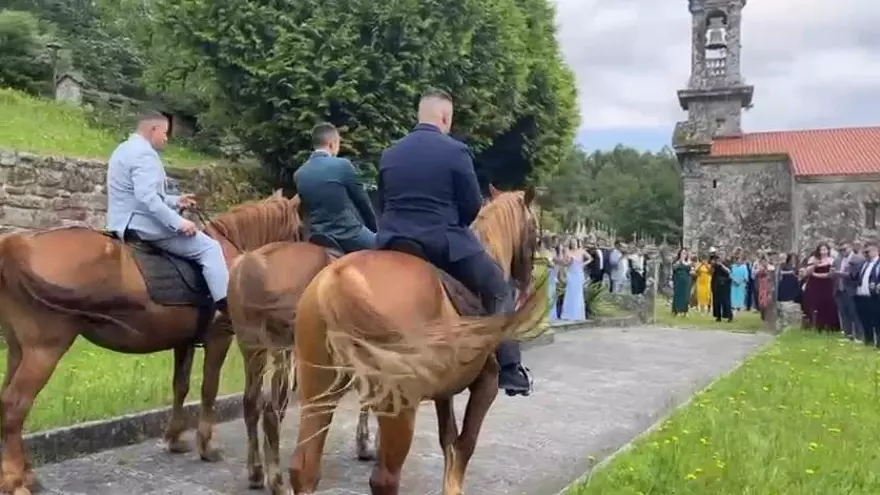 Así fue esta boda gallega al galope