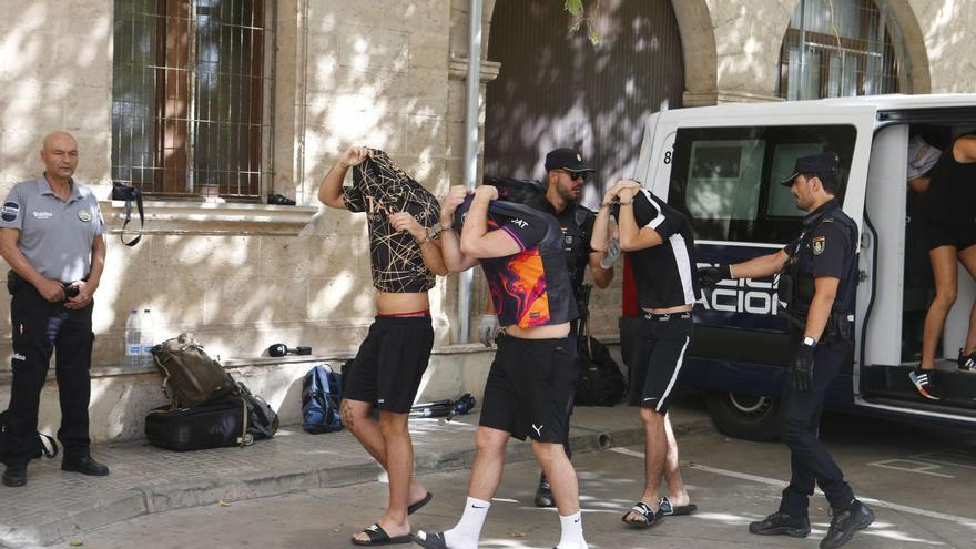 Puesta a disposición judicial de los miembros de la ‘manada alemana’ tras la violación de una joven germana en la Platja de Palma.