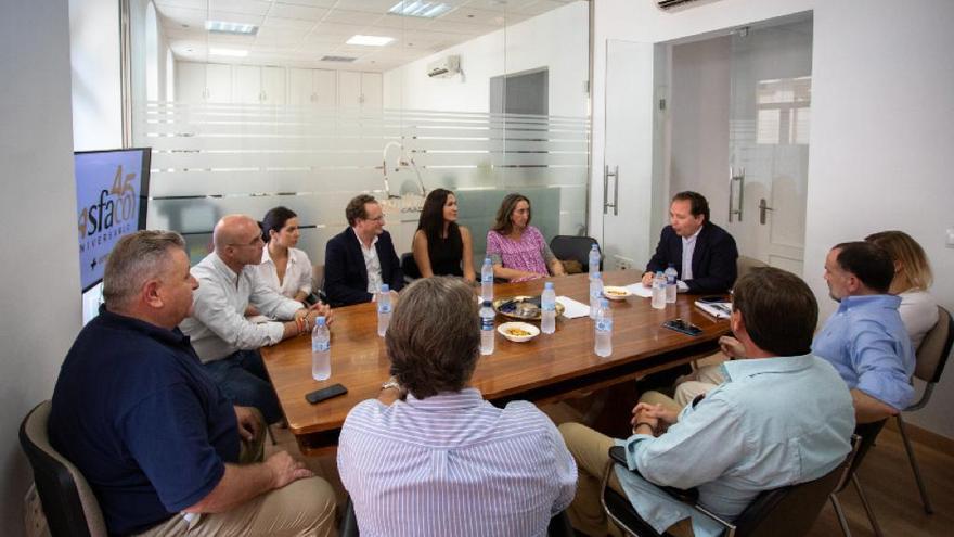 Reunión de los candidatos de Vox por Córdoba, así como Jorge Buxadé y Pepa Millán, con responsables de Asfaco.